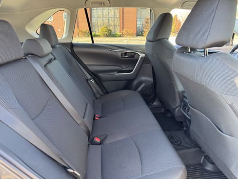 Used 2024 Toyota RAV4 LE image 31