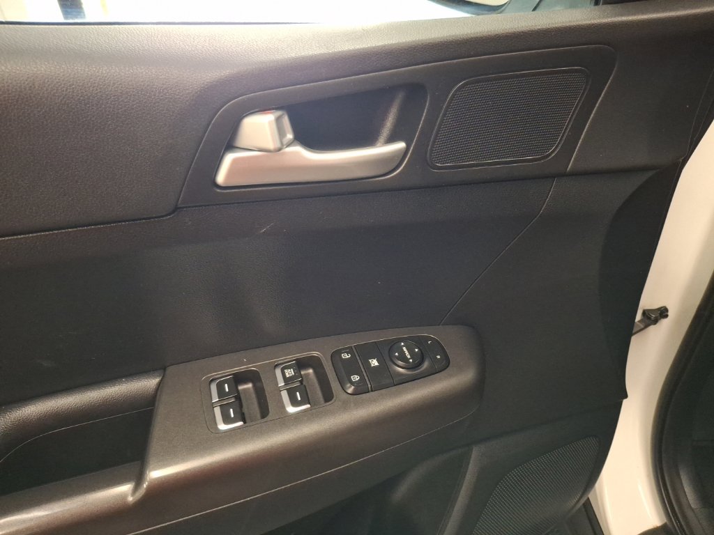 Used 2021 Kia Sportage LX AWD/4WD image 15