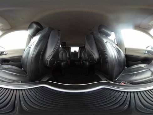 Used 2022 Chrysler Pacifica Touring-L FWD image 26
