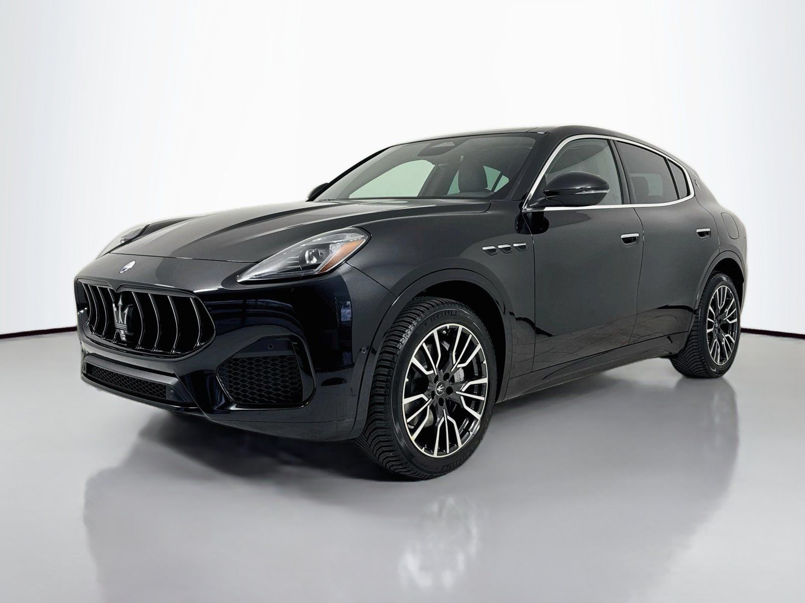 Used 2025 Maserati Grecale GT AWD/4WD image 3