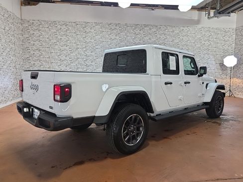 Used 2023 Jeep Gladiator Overland image 8