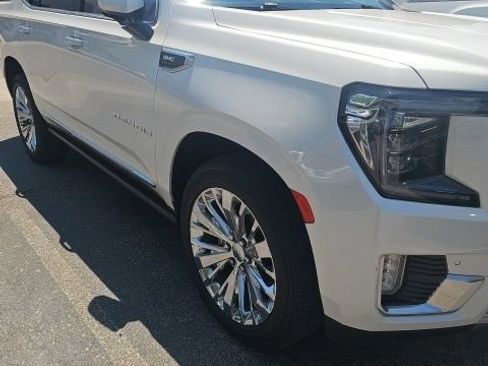 Used 2021 GMC Yukon Denali w/ Denali Premium Package AWD/4WD image 7