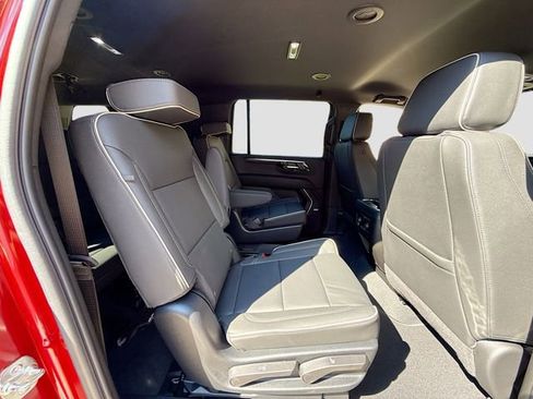 New 2025 Chevrolet Suburban Premier image 30
