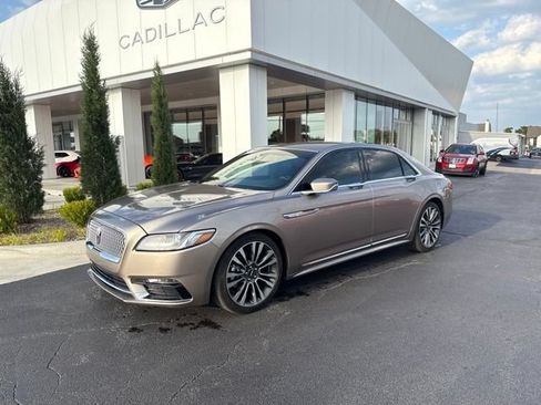 Used 2018 Lincoln Continental Select w/ Continental Climate Package FWD image 3