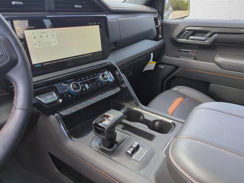Used 2024 GMC Sierra 1500 AT4 w/ Technology Package AWD/4WD image 16