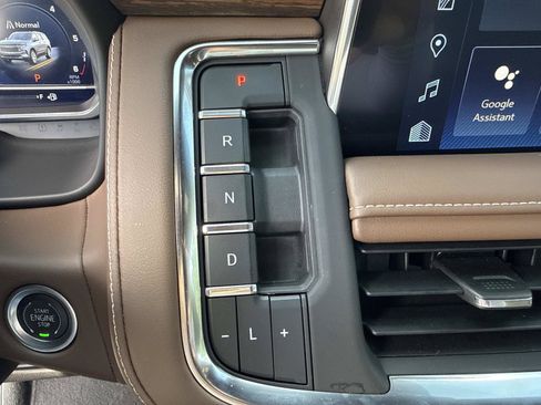 Used 2023 Chevrolet Suburban High Country w/ Advanced Technology Package RWD image 31