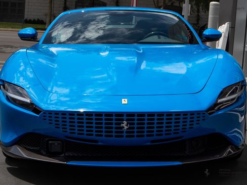 Used 2024 Ferrari Roma Spider RWD image 9