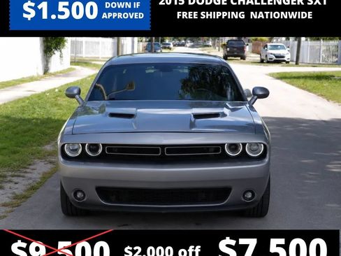 Used 2015 Dodge Challenger SXT RWD image 2
