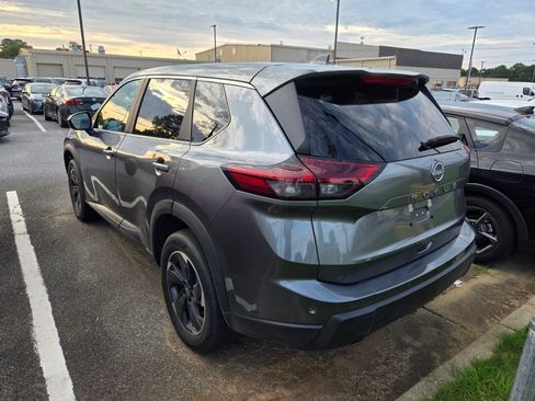 Used 2025 Nissan Rogue SV FWD image 6
