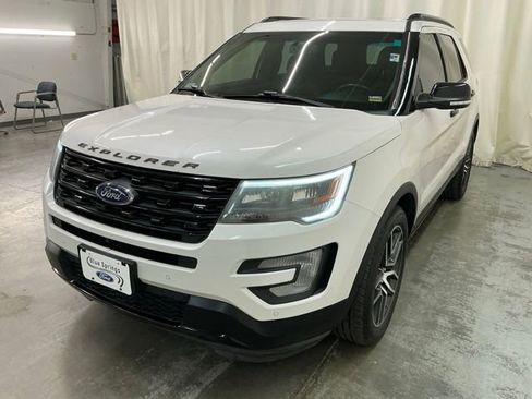 Used 2016 Ford Explorer Sport w/ Equipment Group 401A image 8