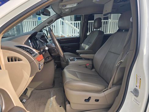 Used 2011 Chrysler Town & Country Touring-L w/ Entertainment Group #2 image 15