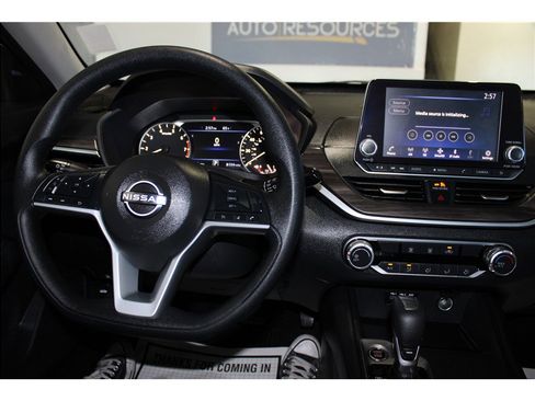 Used 2025 Nissan Altima 2.5 SV image 33