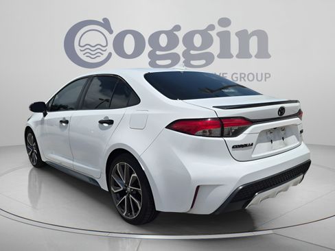 Used 2022 Toyota Corolla XSE FWD image 3