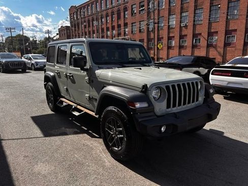 Used 2024 Jeep Wrangler Unlimited Sport AWD/4WD image 3
