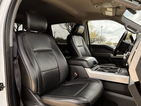 Used 2018 Ford F250 Lariat w/ Chrome Package image 27