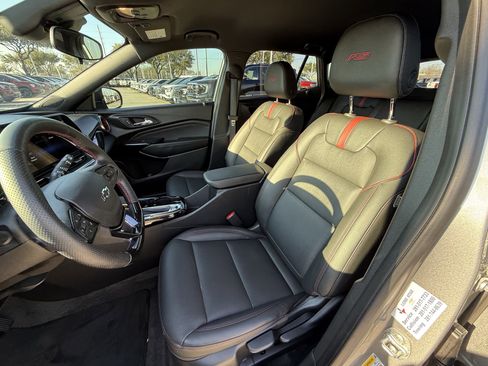 Used 2024 Chevrolet Trax RS w/ Driver Confidence Package image 27