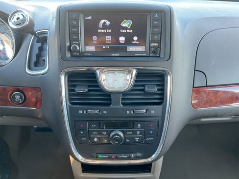 Used 2015 Chrysler Town & Country Touring-L w/ Driver Convenience Group image 26