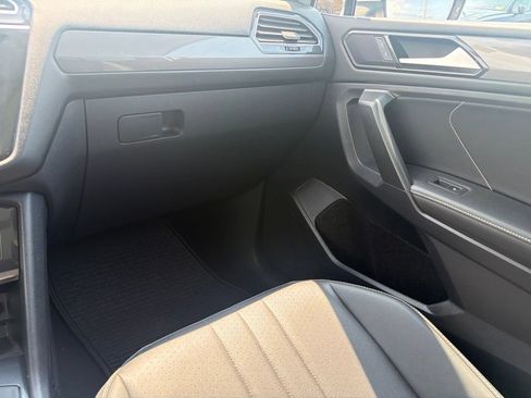 Certified 2023 Volkswagen Tiguan SE w/ Panoramic Sunroof Package FWD image 21