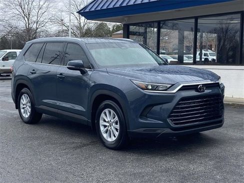 Used 2025 Toyota Grand Highlander XLE image 1