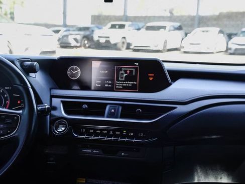 Used 2022 Lexus UX 200 image 14