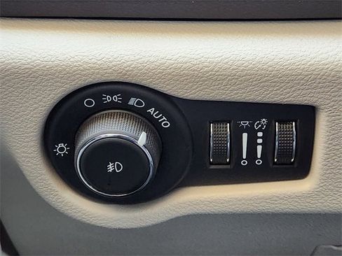 Certified 2024 Chrysler Pacifica Touring-L image 20