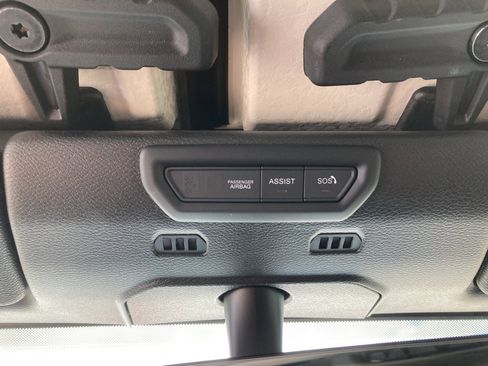 Used 2023 Jeep Gladiator Sport image 19