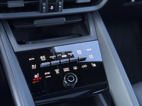 New 2025 Porsche Macan Electric image 30