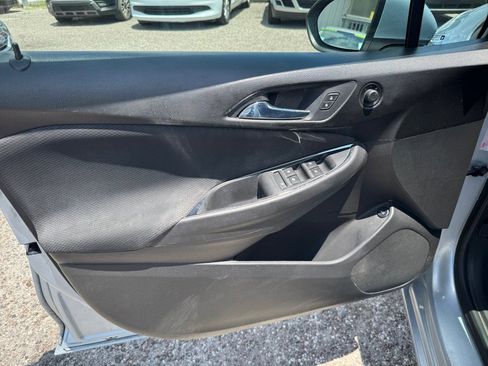 Used 2017 Chevrolet Cruze LS FWD image 14