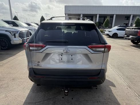 Used 2021 Toyota RAV4 XLE Premium FWD image 6