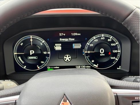 Used 2025 Mitsubishi Outlander SEL image 11