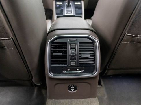 Certified 2023 Porsche Macan AWD/4WD image 21