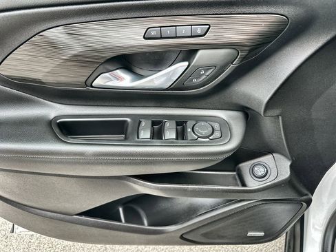 Certified 2024 GMC Terrain SLT w/ Infotainment Package II image 24