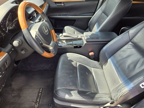 Used 2014 Lexus ES 300h w/ Luxury Package w/Bamboo Trim FWD image 12