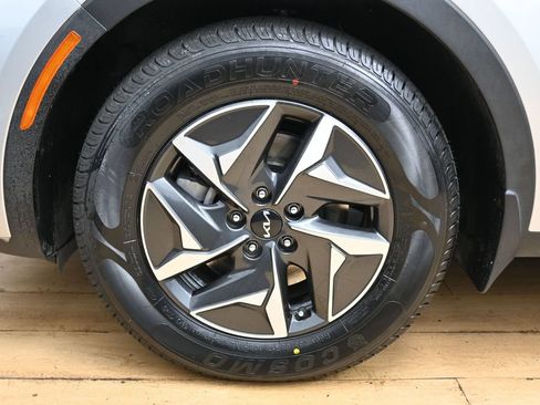 Used 2022 Kia Sorento S FWD image 11