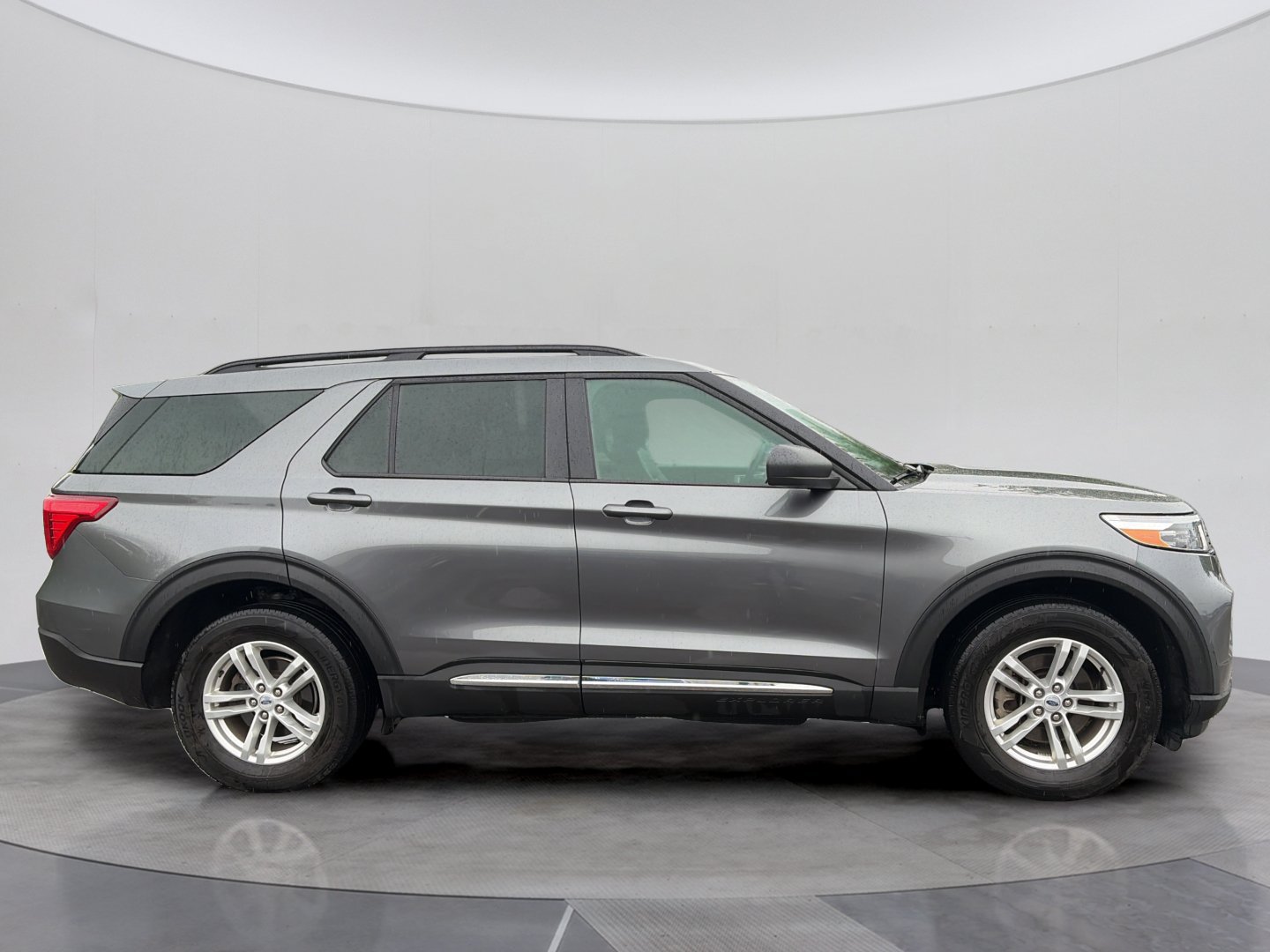 Certified 2023 Ford Explorer XLT w/ Equipment Group 202A AWD/4WD image 8