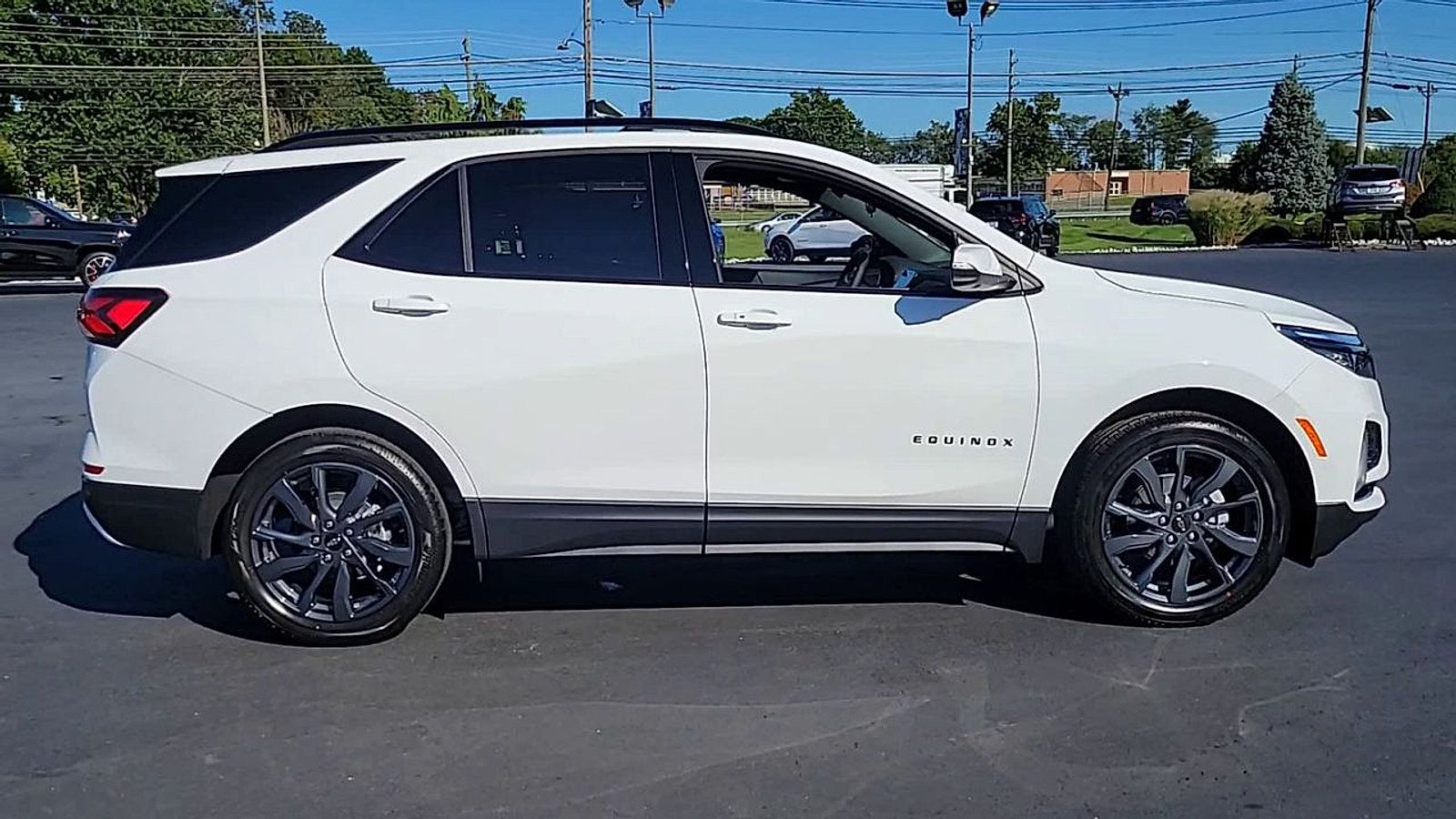 Used 2024 Chevrolet Equinox RS FWD image 9