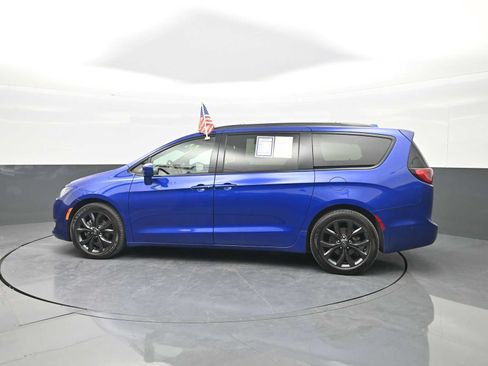 Used 2019 Chrysler Pacifica Touring-L Plus w/ Advanced Safetytec Group FWD image 5