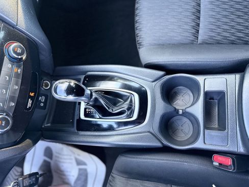 Used 2018 Nissan Rogue S FWD image 16
