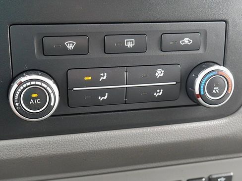 Used 2018 Nissan NV 2500 SV image 24