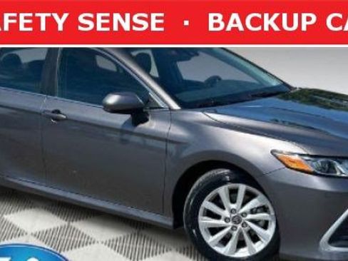 Used 2022 Toyota Camry LE FWD image 1