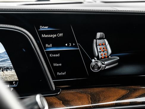 Used 2022 Cadillac Escalade ESV Sport Platinum w/ Heavy-Duty Trailer Package AWD/4WD image 6