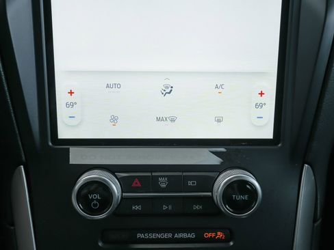 Used 2023 Ford Edge SE image 14