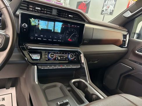 Used 2024 GMC Sierra 2500 Denali w/ Denali Reserve Package image 10