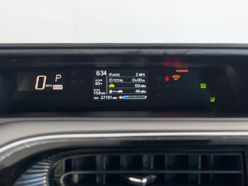 Used 2018 Toyota Prius C Two FWD image 18