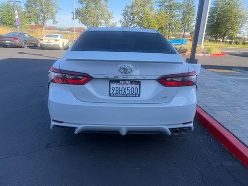 Used 2022 Toyota Camry SE FWD image 4