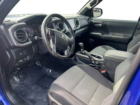 Certified 2022 Toyota Tacoma TRD Off-Road w/ Technology Package image 12