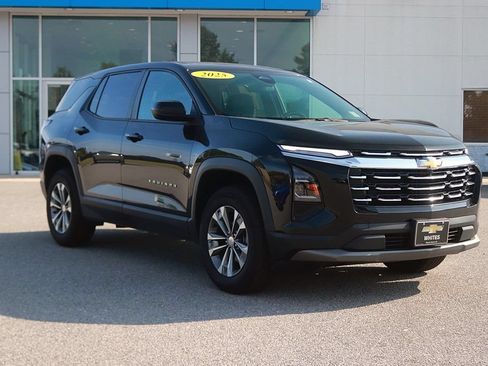 Used 2025 Chevrolet Equinox LT AWD/4WD image 3