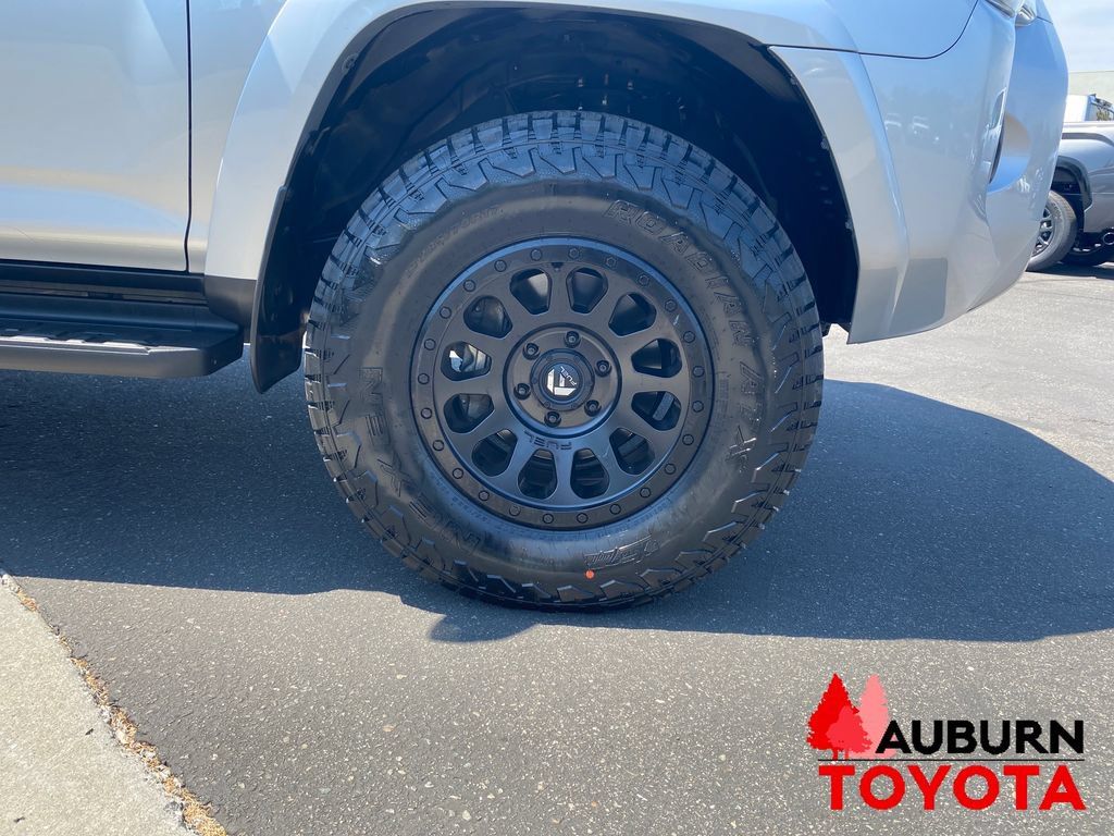 Used 2023 Toyota 4Runner TRD Off-Road Premium w/ Moonroof Package AWD/4WD image 25