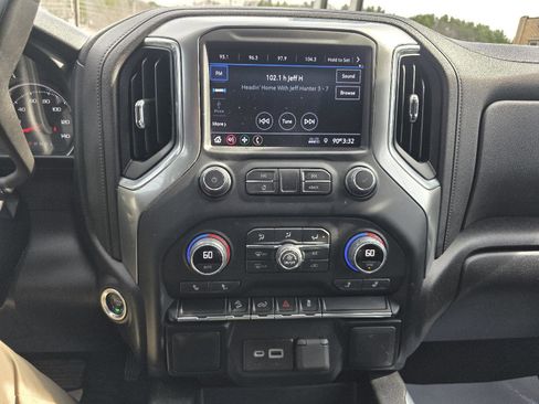 Used 2022 Chevrolet Silverado 1500 LT Trail Boss w/ Bed Protection Package AWD/4WD image 15