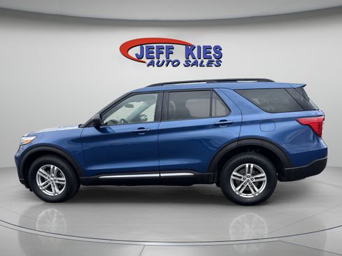 Used 2022 Ford Explorer XLT w/ Equipment Group 202A image 8